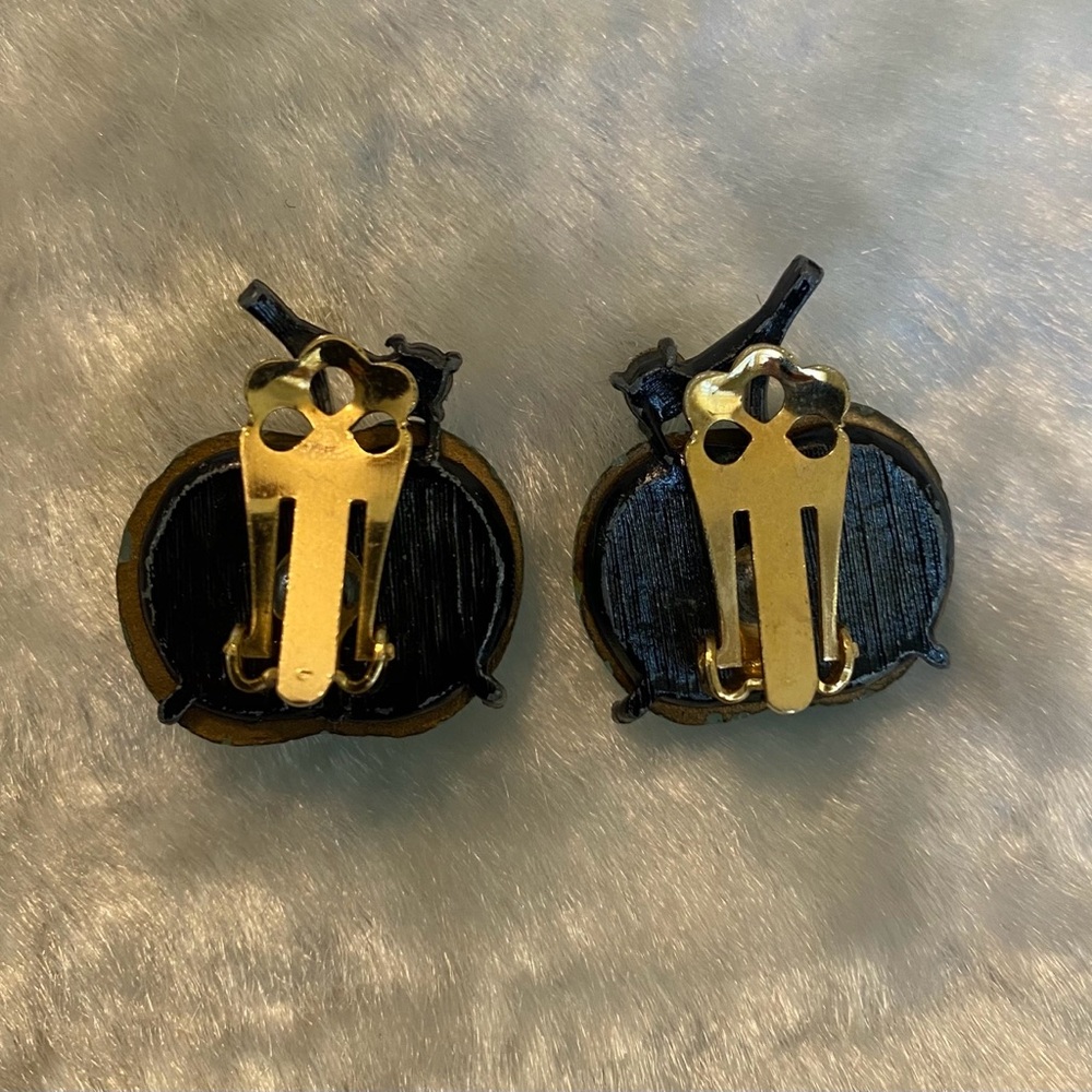 ☘️VTG Glass Blue, White and Black Rhinestone Apple Clip On Earrings - Picture 2 of 3